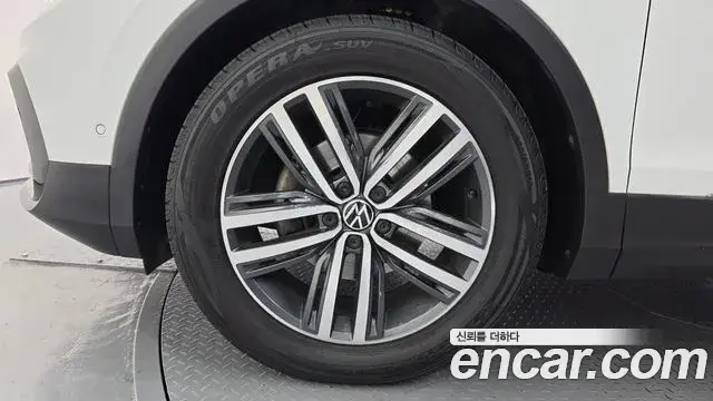 Volkswagen Tiguan 2023 — ფოტო 7/20