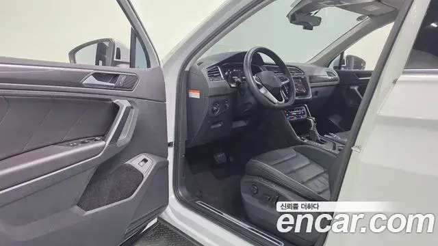 Volkswagen Tiguan 2023 — ფოტო 18/20