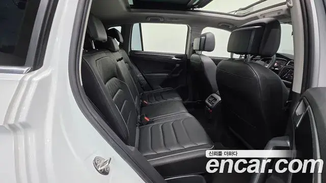 Volkswagen Tiguan 2023 — ფოტო 16/20