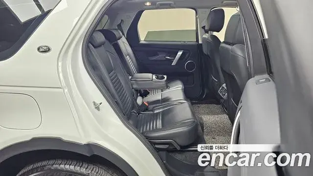 Land Rover Discovery Sport 2021 — Фото 18/20