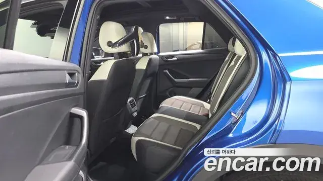 Volkswagen T-Roc 2021 — Photo 16/32