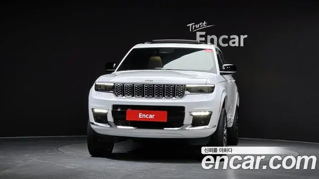Jeep Grand Cherokee 2021 — Фото 3/20