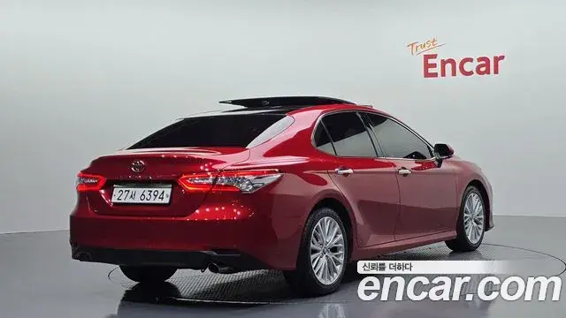 Toyota Camry 2019 — ფოტო 21/30