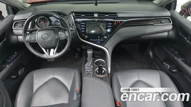 Toyota Camry 2019 — ფოტო 6/30