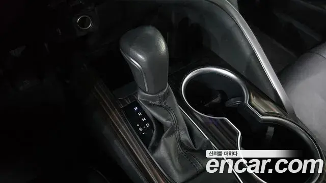 Toyota Camry 2019 — ფოტო 29/30