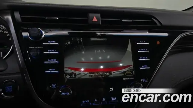 Toyota Camry 2019 — ფოტო 20/30
