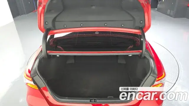Toyota Camry 2019 — ფოტო 15/30