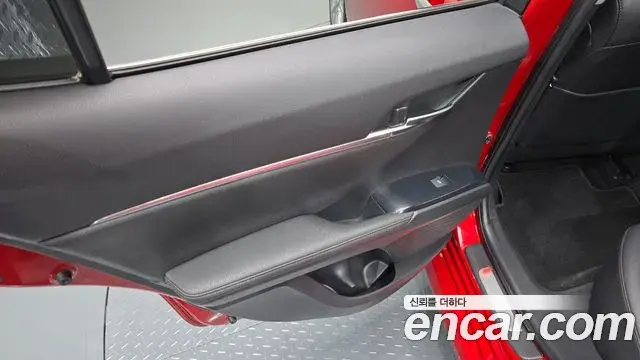 Toyota Camry 2019 — ფოტო 27/30