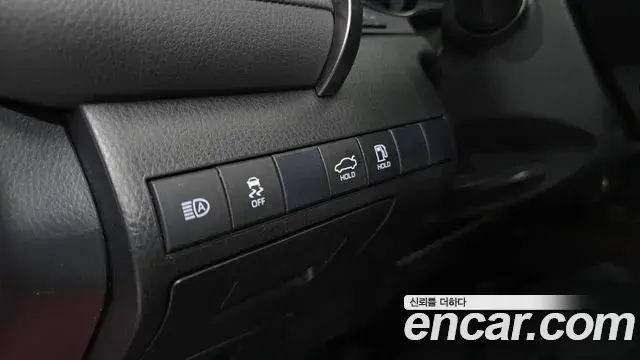 Toyota Camry 2019 — ფოტო 7/30