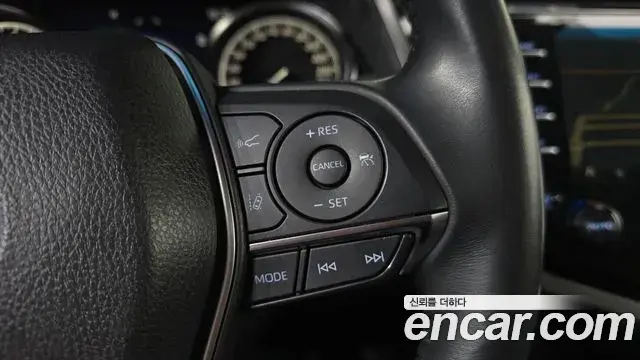 Toyota Camry 2019 — ფოტო 25/30