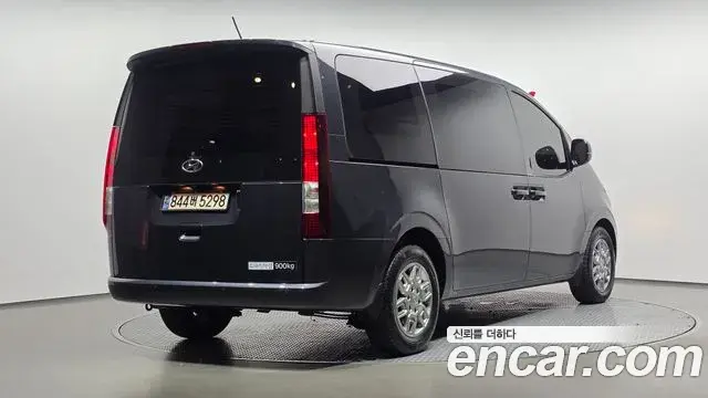 Hyundai Staria 2023 — Фото 2/20