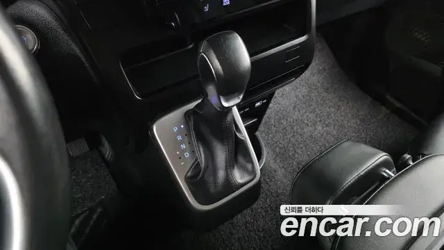 Hyundai Staria 2023 — Фото 9/20