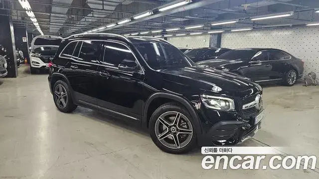 Mercedes-Benz GLB-Class 2023 — Фото 2/20