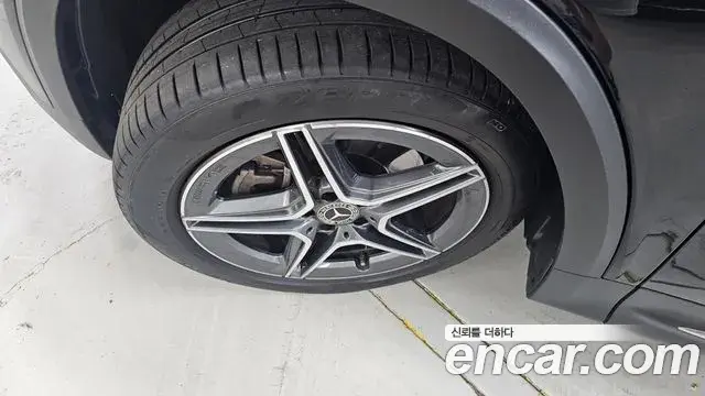 Mercedes-Benz GLB-Class 2023 — Фото 4/20