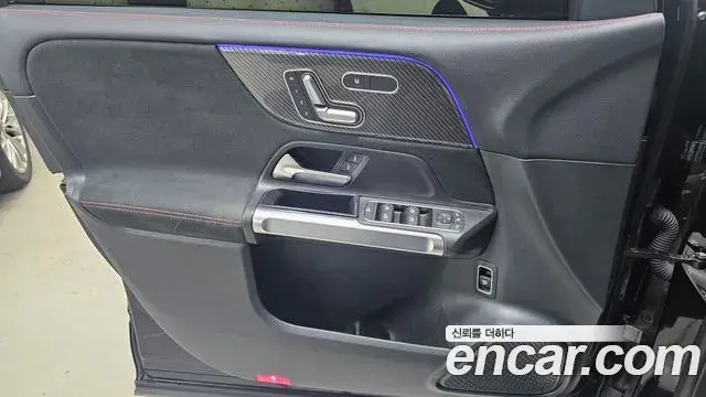 Mercedes-Benz GLB-Class 2023 — Фото 15/20