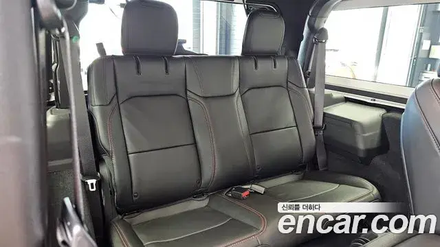 Jeep Wrangler 2025 — Фото 12/20