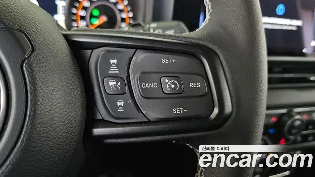 Jeep Wrangler 2025 — Фото 18/20