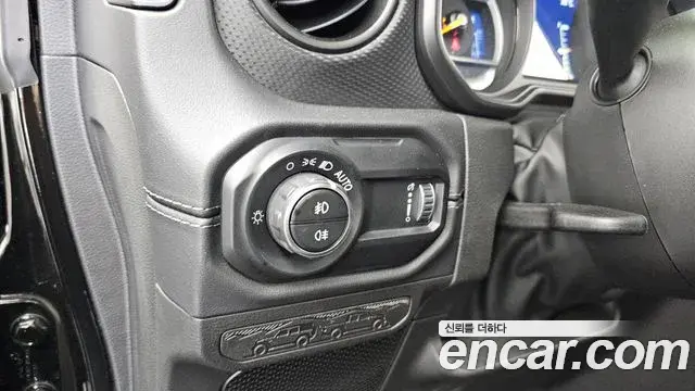 Jeep Wrangler 2025 — Фото 19/20