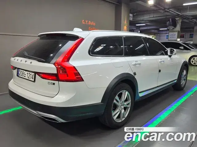 Volvo V90 Cross Country 2018 — ფოტო 17/17