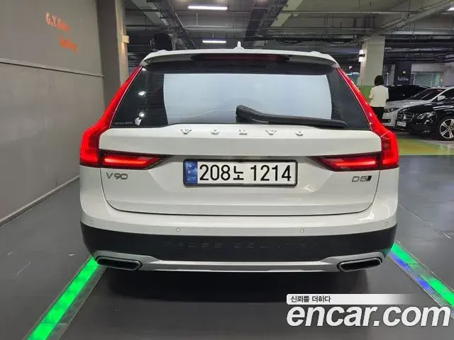 Volvo V90 Cross Country 2018 — ფოტო 7/17