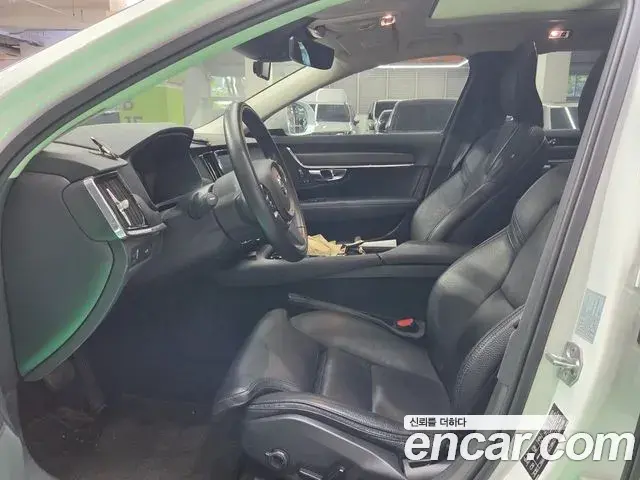 Volvo V90 Cross Country 2018 — ფოტო 13/17