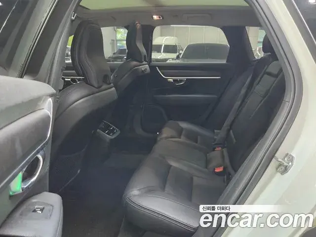 Volvo V90 Cross Country 2018 — ფოტო 2/17