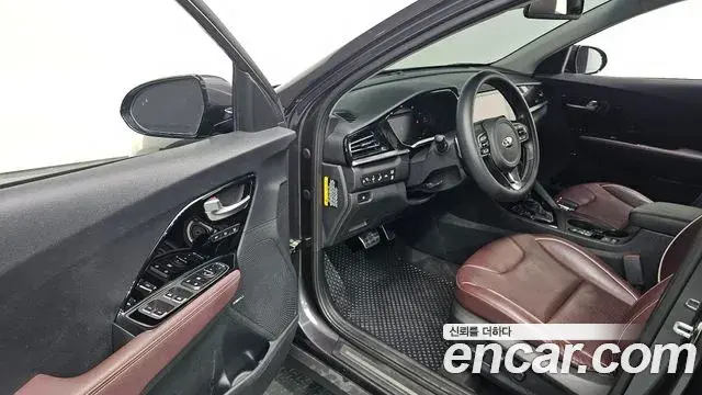 Kia Niro 2020 — Фото 10/20