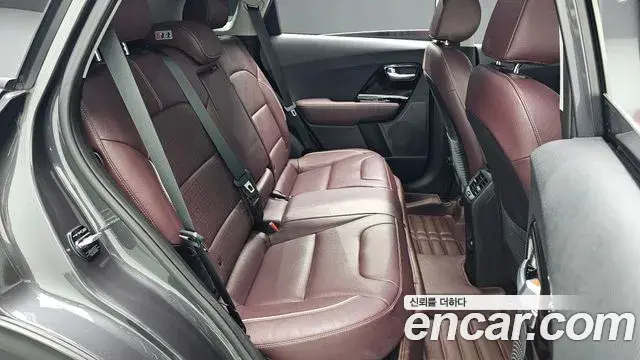 Kia Niro 2020 — Фото 11/20