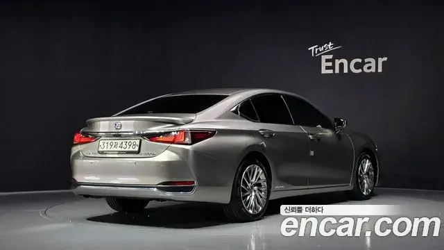 Lexus ES300h 2021 — Şəkil 4/35