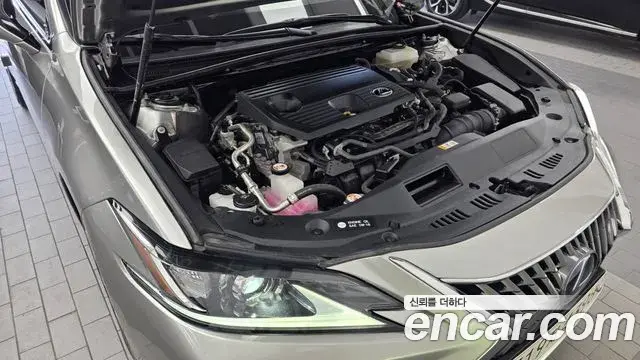 Lexus ES300h 2021 — Şəkil 20/35