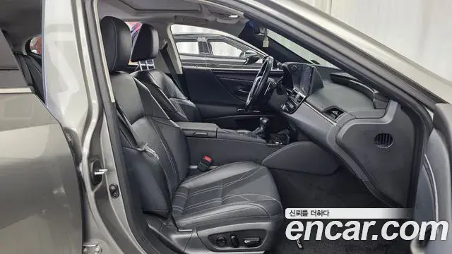 Lexus ES300h 2021 — Şəkil 29/35