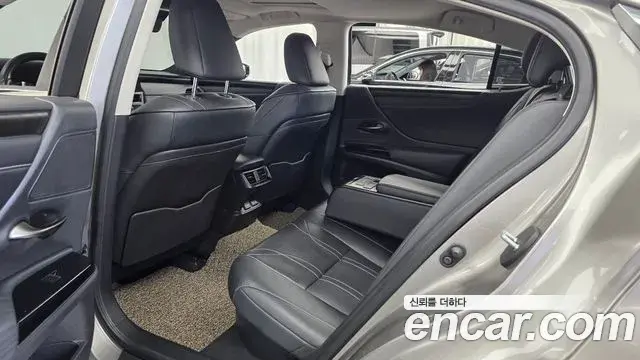 Lexus ES300h 2021 — Şəkil 3/35