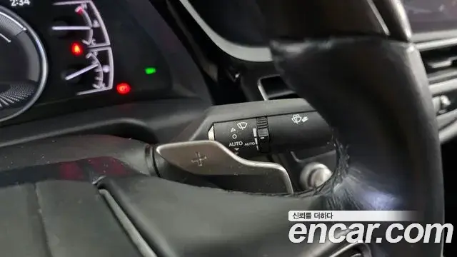 Lexus ES300h 2021 — Şəkil 31/35