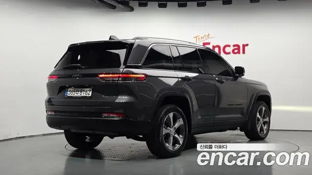 Jeep Grand Cherokee 2023 — Фото 2/20