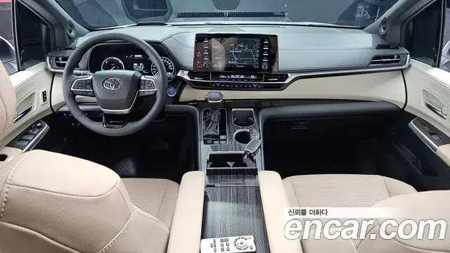 Toyota Sienna 2023 — ფოტო 7/33