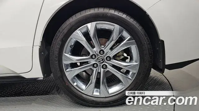 Toyota Sienna 2023 — ფოტო 32/33