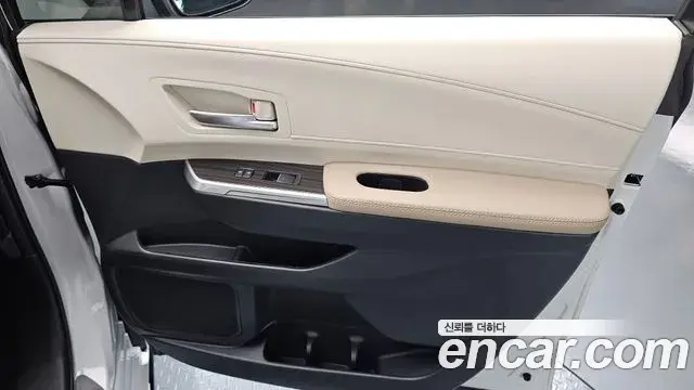 Toyota Sienna 2023 — ფოტო 30/33