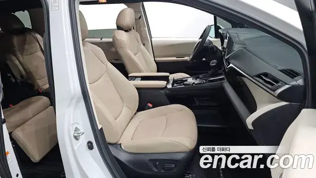 Toyota Sienna 2023 — ფოტო 4/33