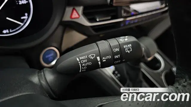 Toyota Sienna 2023 — ფოტო 23/33