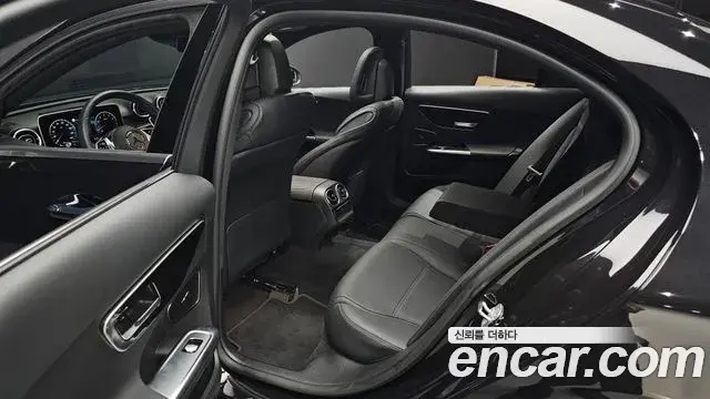 Mercedes-Benz C-Class 2024 — Фото 12/20