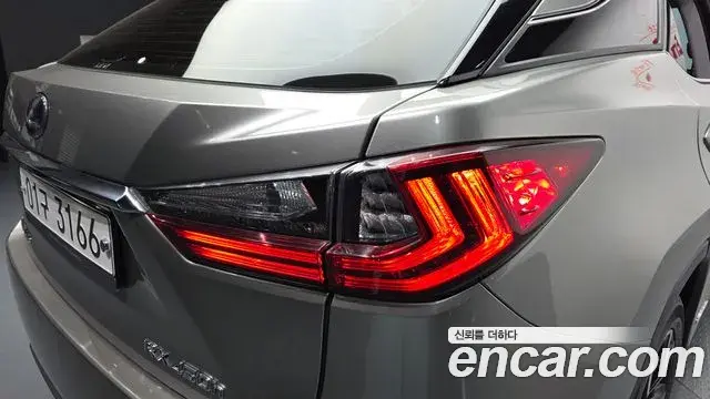 Lexus RX450h 2019 — Photo 23/37