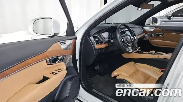 Volvo XC90 2018 — Фото 9/20