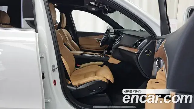 Volvo XC90 2018 — Фото 10/20