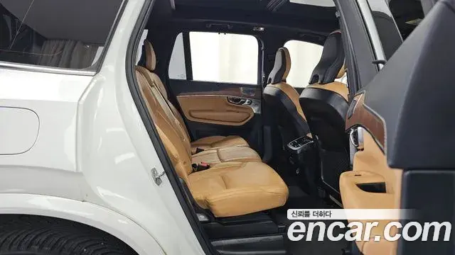 Volvo XC90 2018 — Фото 11/20