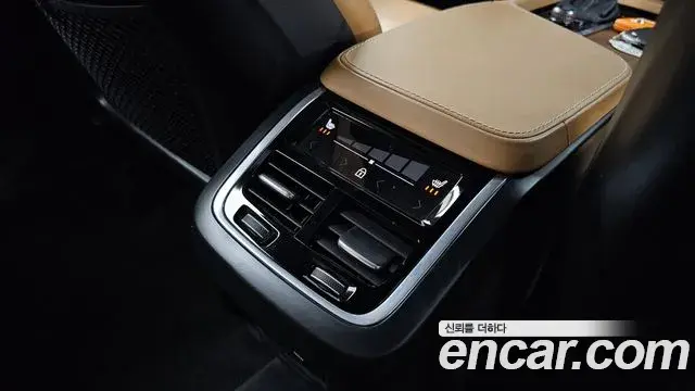 Volvo XC90 2018 — Фото 18/20