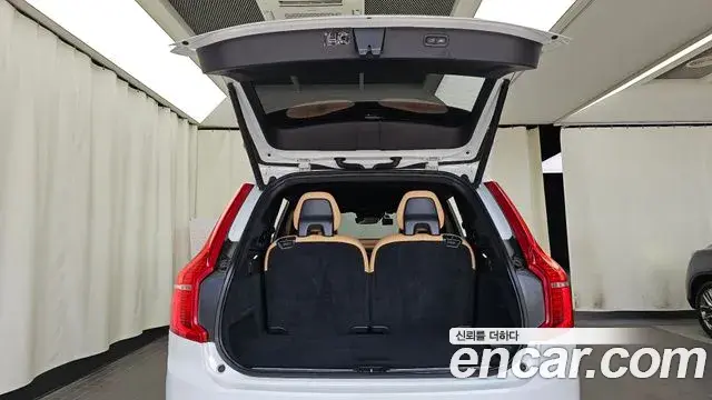 Volvo XC90 2018 — Фото 19/20