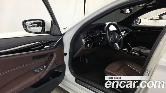 BMW 5 Series 2022 — ფოტო 10/20