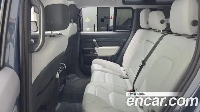 Land Rover Defender 2025 — Фото 4/20