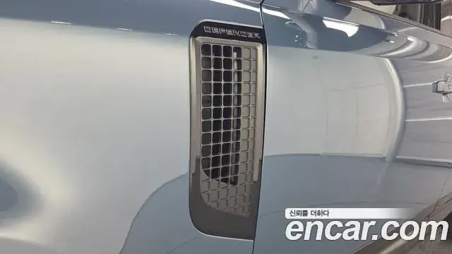 Land Rover Defender 2025 — Фото 20/20