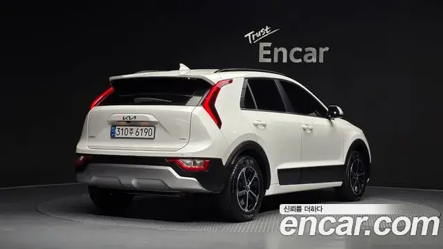Kia Niro 2022 — Фото 2/20